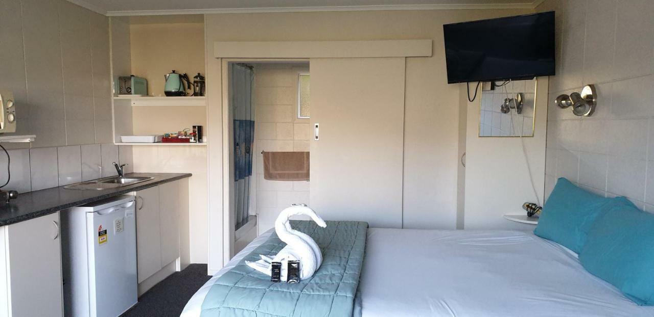 Mokau Motels Exterior photo